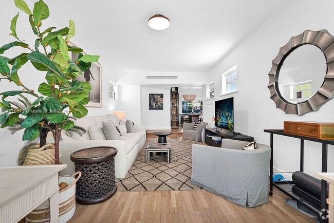 Building Photo - 915 8th St Unit 105 Rental