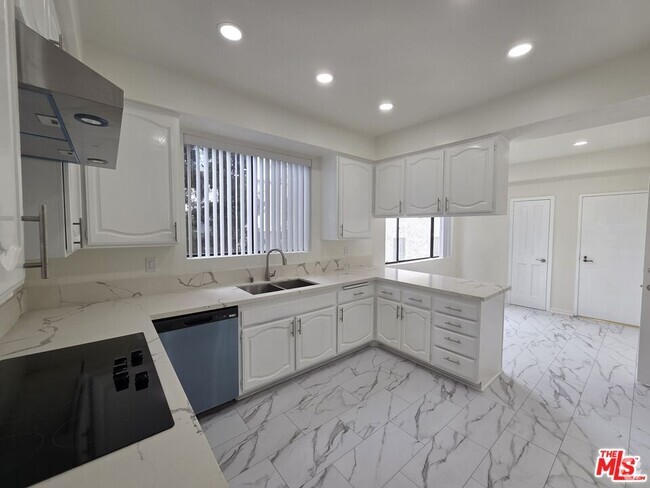 Building Photo - 126 Croft Ave Unit 201 Rental