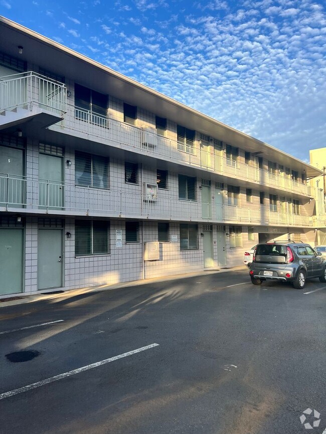 Building Photo - Makiki 1 Bedroom 1 Bath Available Now! Rental