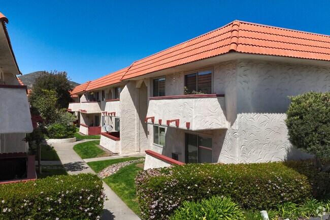 8609 Bulevar Lake Murray - Casa Dorada