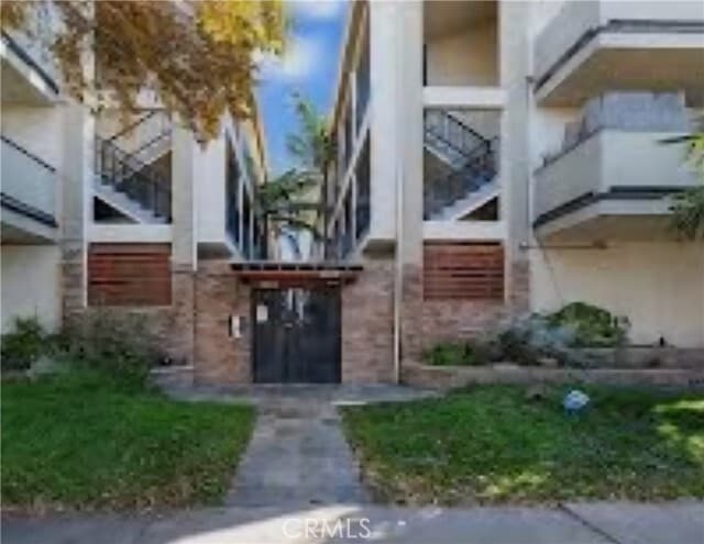 Building Photo - 1070 Temple Ave Unit 103