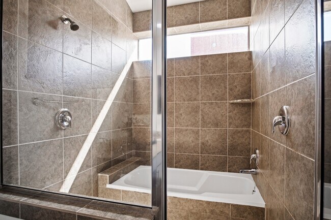 Building Photo - 2936 Commerce St