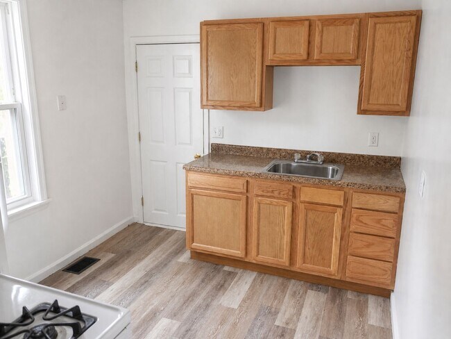 Photo - 302 Porter St