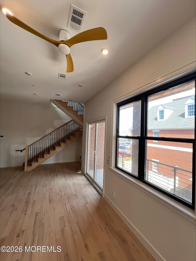 Building Photo - 42 Monmouth St Unit C