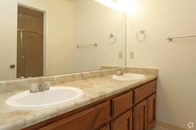 Bathroom - 2 Bedroom - Willow Park Apartments