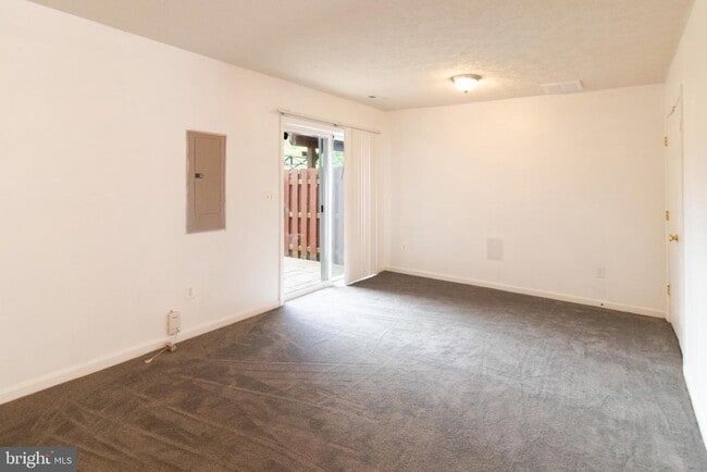 Building Photo - 104 Stingray Ct