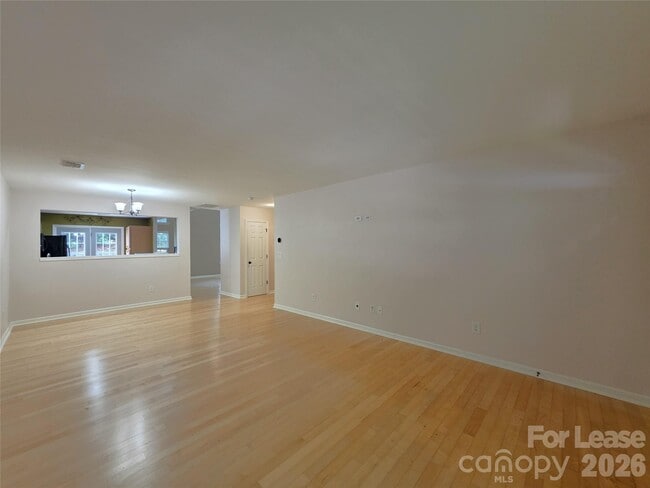 Photo - 360 Tidmarsh Ct NW