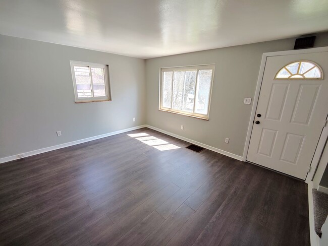 Photo - *Recently Updated 2BD/1BA Duplex Available in Carrick*