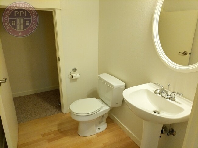 Photo - Gorgeous Large Home in North Portland, 3+ Bedrooms!! No Deposit With RHINO!!