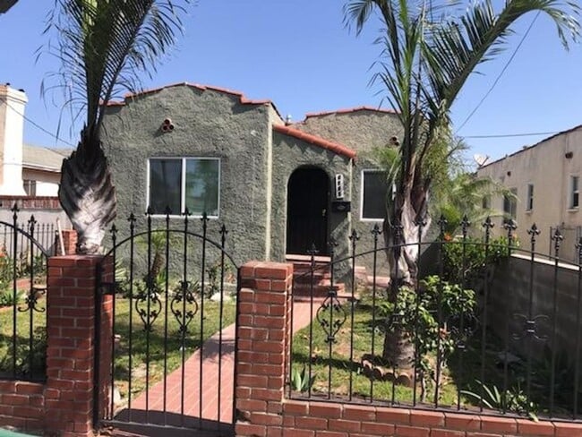 Beautifully remodeled 2 bed/2 bath home in... - Beautifully remodeled 2 bed/2 bath home in...