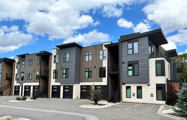 Long Term Rental- River West 914 - Long Term Rental- River West 914