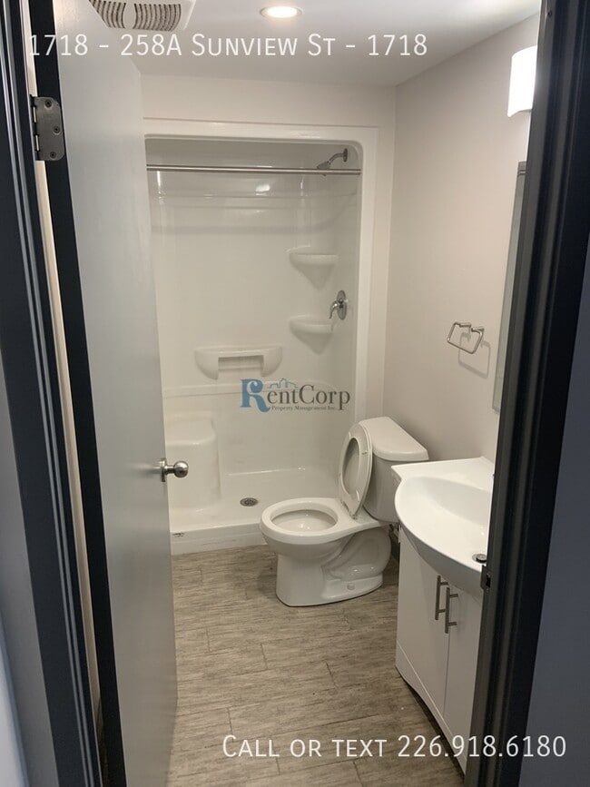 Photo - 258A-258A Sunview St