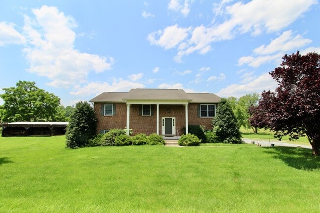 Charming Split-Level Home in Peaceful Coun... - Charming Split-Level Home in Peaceful Coun...