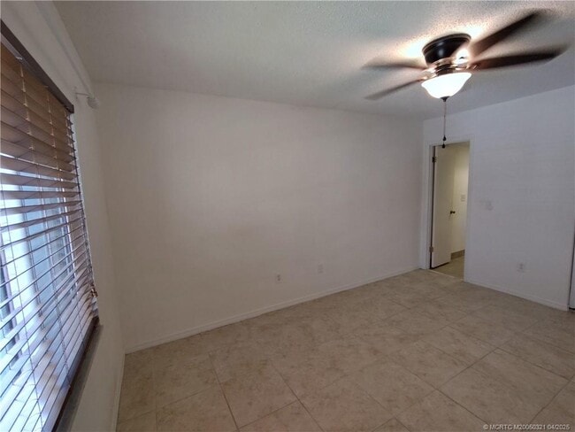 Building Photo - 950 S Kanner Hwy Unit D27