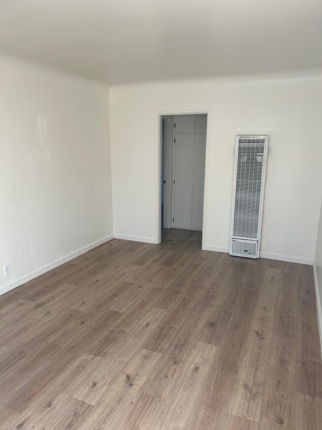 Living Room - 422 W Laurel St (Compton, CA)