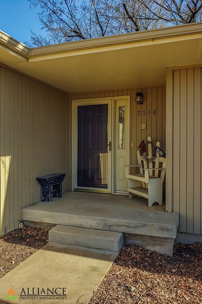 Photo - $300 OFF 1st MONTH'S RENT! Amazing, Spacio...