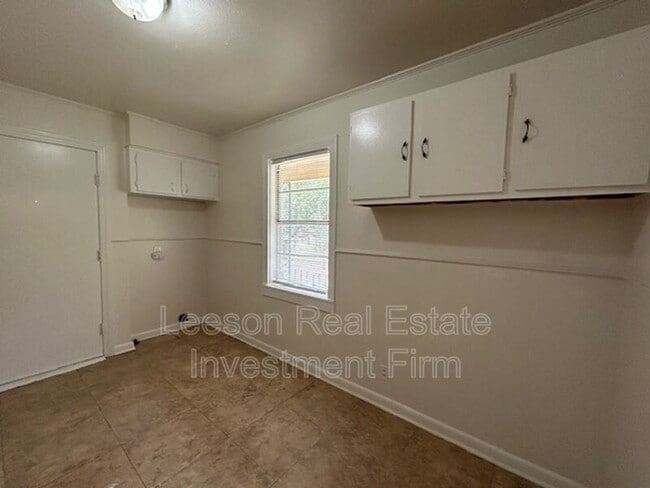 Photo - 3445 Hardy St