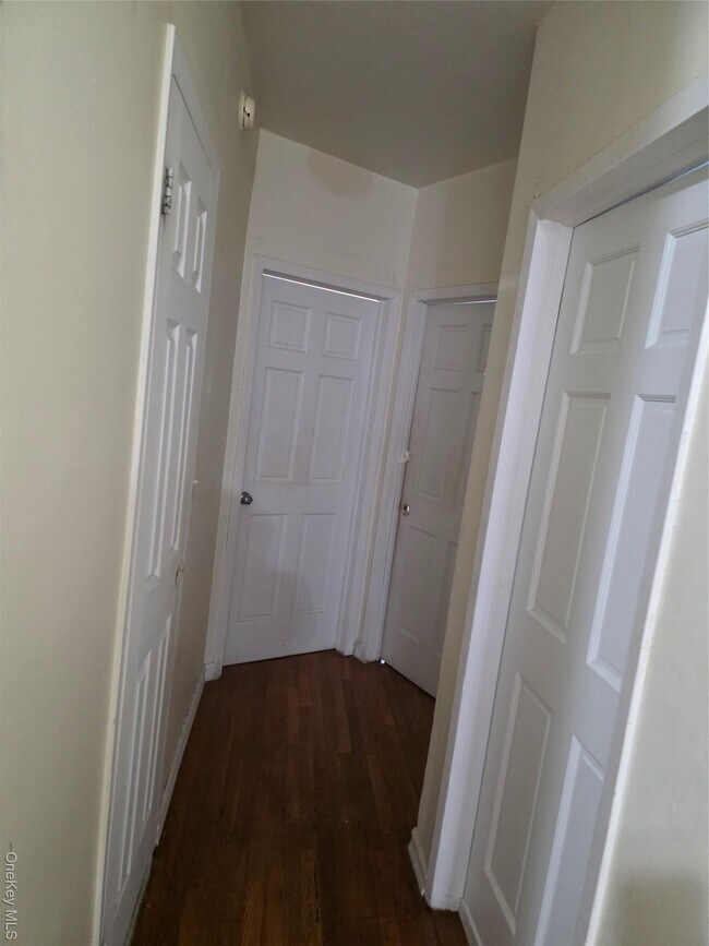 Photo - 301 Wyona St