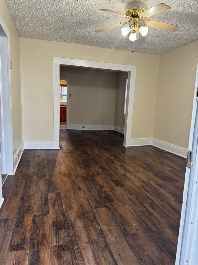 Photo - 609 Marstellar St