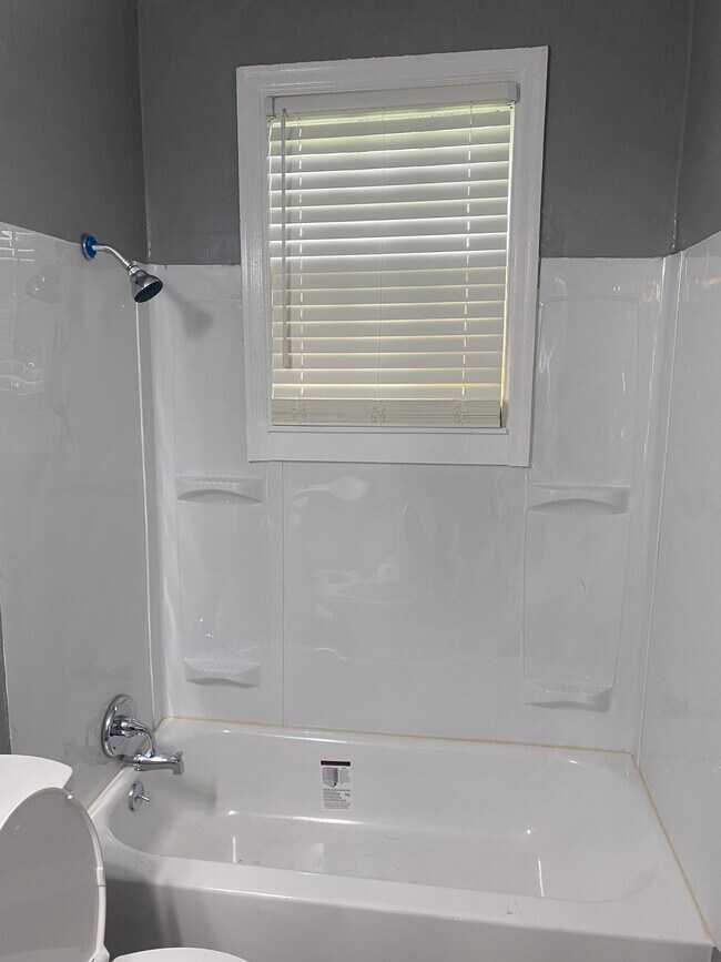 Photo - 2828 Little St