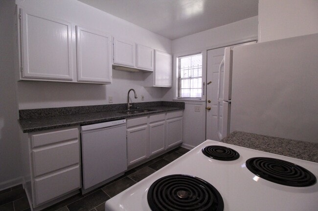 Photo - October FREE On This 2 Bedroom 1 Bath Dupl...