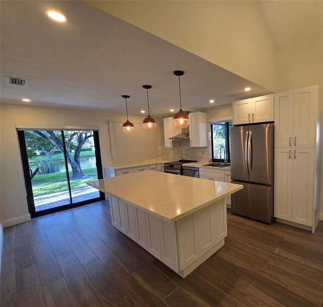 Building Photo - 2177 Montpeliar