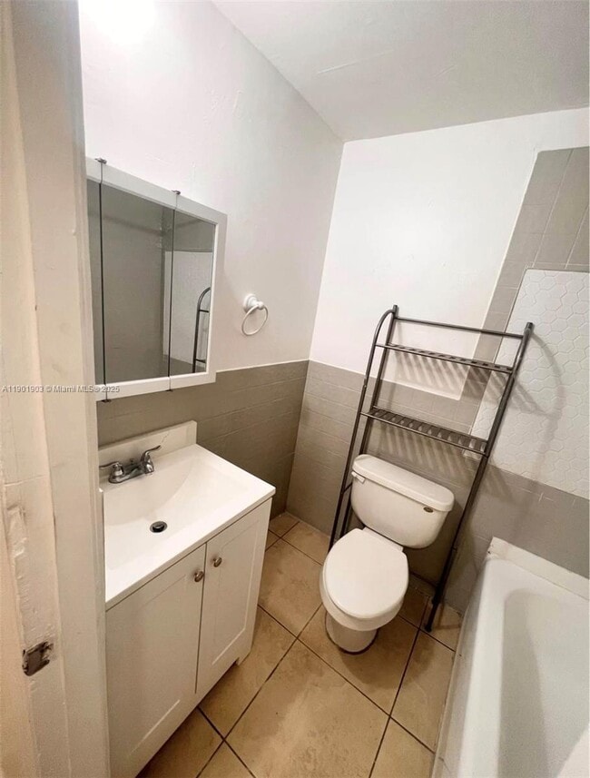 Photo - 240 Hibiscus Dr