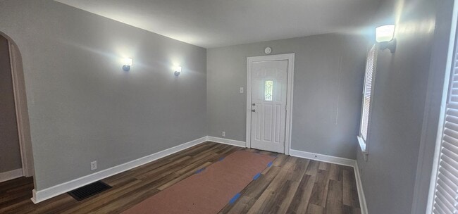 Photo - 2115 W 8th St