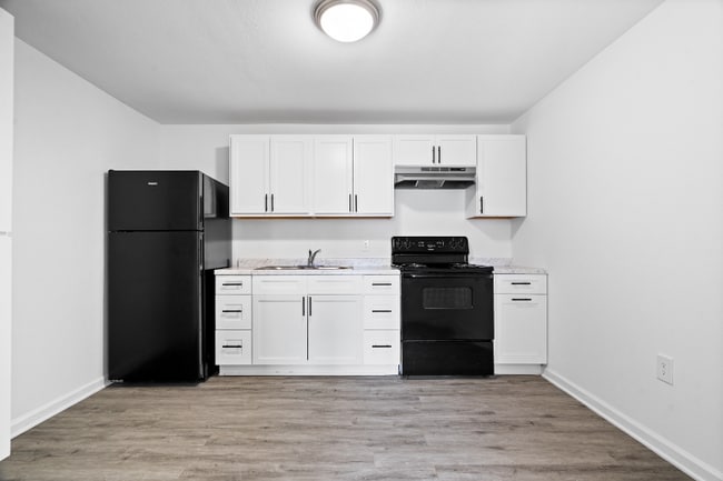 Building Photo - 102 S West St Rental