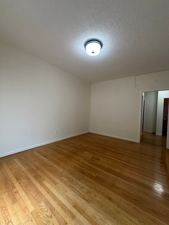 1230 Hyde Street (744r)