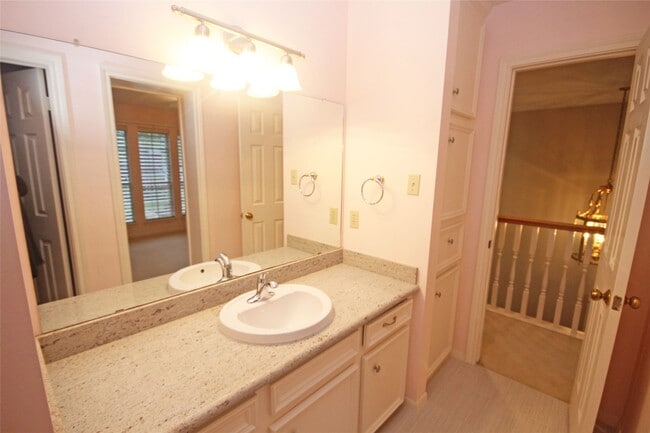 Building Photo - 17703 Forest Park Ln