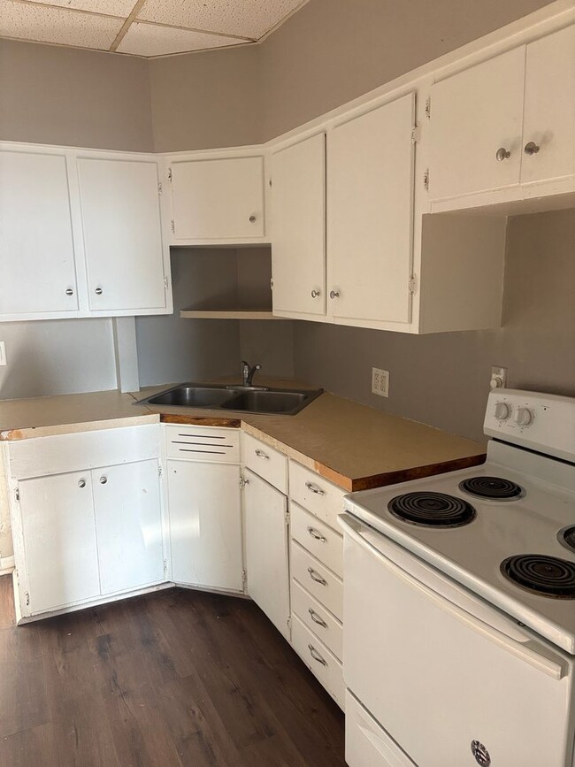 Building Photo - 223 Allen St Unit 223 Allen St