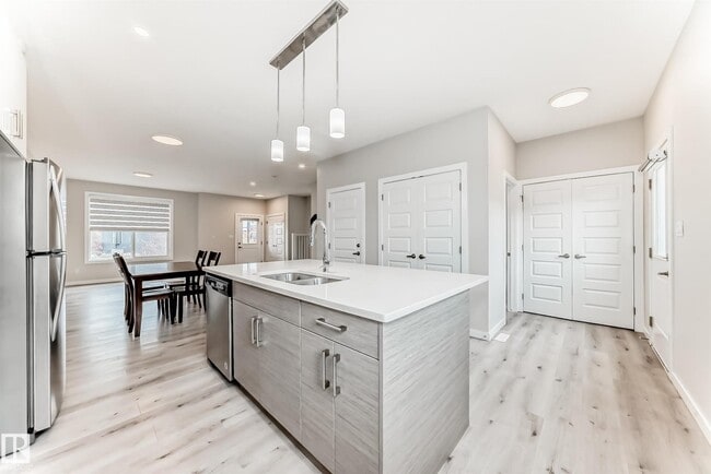 Photo - 6536 Chappelle Vis S W