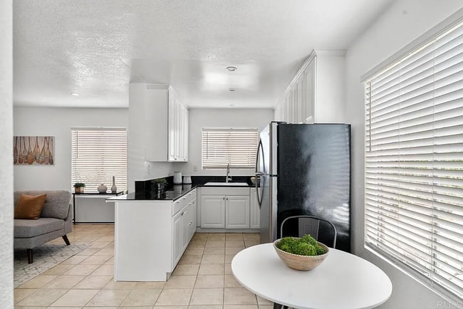 Photo - 4262 Wilson Ave Unidad 8