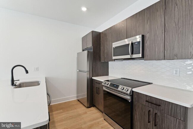 Building Photo - 1419 W Grange Ave Unit 410 Rental