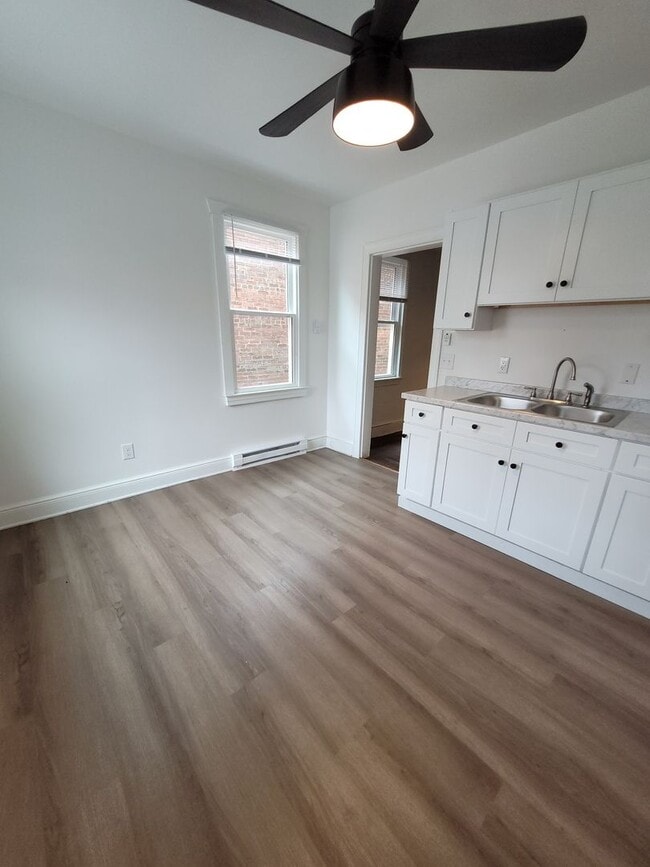 Photo - 565 W Market St Unit Apt 2