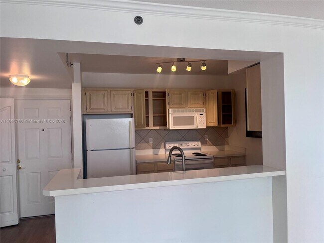 Photo - 2665 SW 37th Ave Unidad 1510 Rental