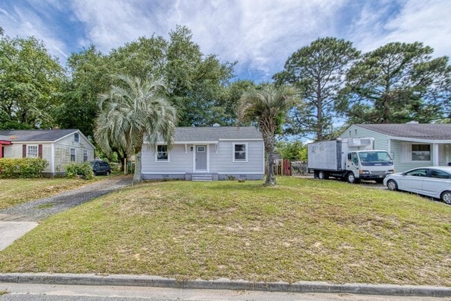 Photo - 2211 Beech St