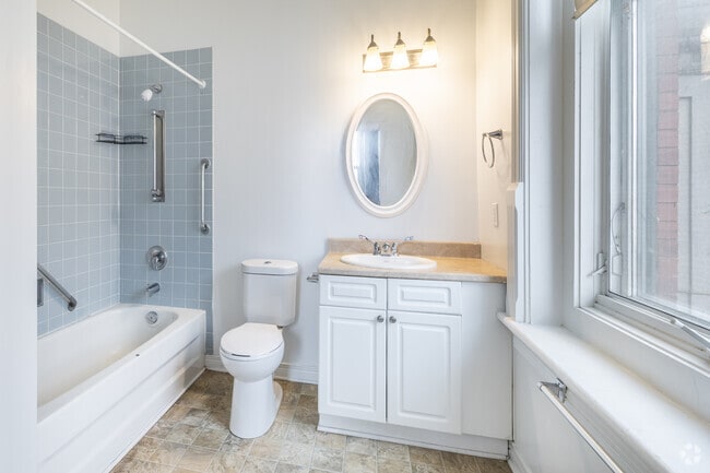 Studio, 1BA - Salle de bain - Sandy Hill Apartments