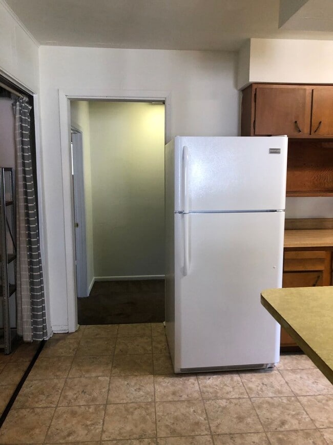 Photo - 405 N Clark St