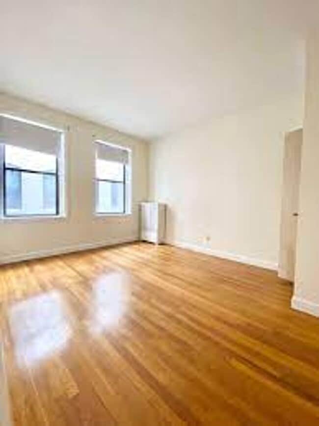 Photo - 1135 Commonwealth Ave