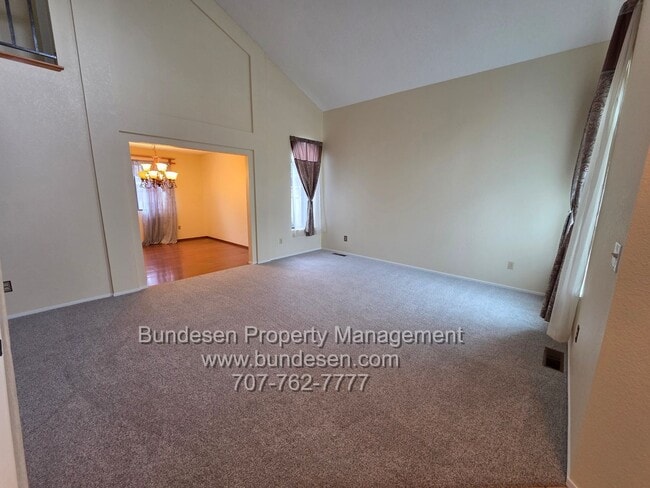 Photo - Spacious 4bd/2.5ba in "M" section of Rohnert Park