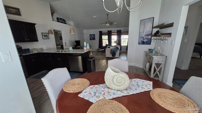 Photo - 2102 Fairchild St