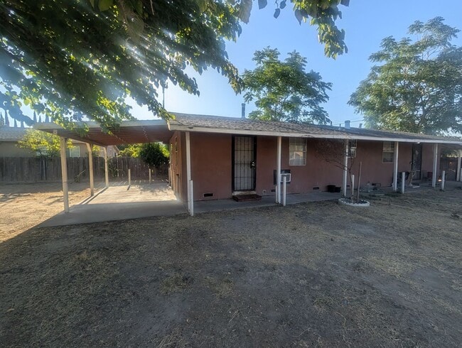 Building Photo - 720 Vermont Ave Unit 8