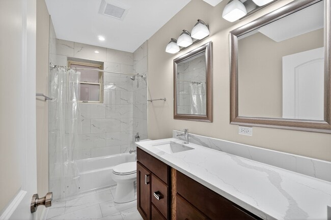 Photo - 2703 W Ardmore Ave Unit #1E