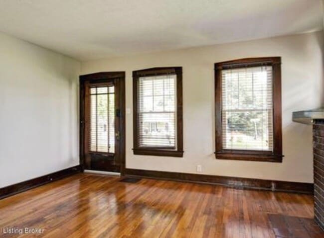 Photo - 644 Ervay Ave