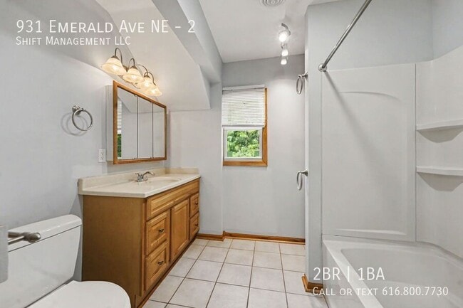 Photo - 931 Emerald Ave NE