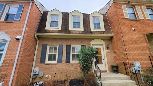 Building Photo - Fabulous 3BR/3.5BA Potomac Townhome, in In...