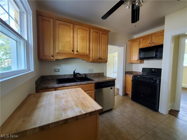 Photo - 1686 Avalon Rd