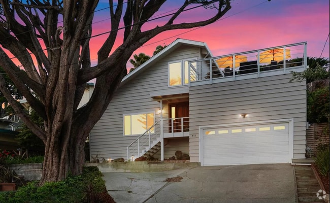 Building Photo - Beach House in Rio Del Mar